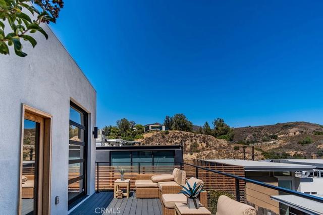 6810 Cahuenga Park, Los Angeles, CA 90068