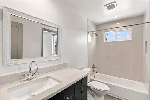 Bath - 243 E Home, Long Beach, CA 90805 photo 6 of 7