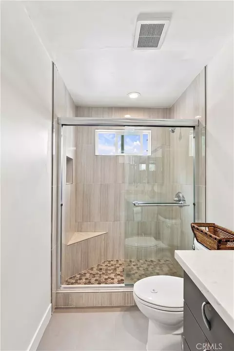 Bath - 243 E Home, Long Beach, CA 90805 photo 5 of 7