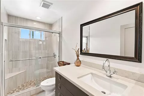 Bath - 243 E Home, Long Beach, CA 90805 photo 3 of 7