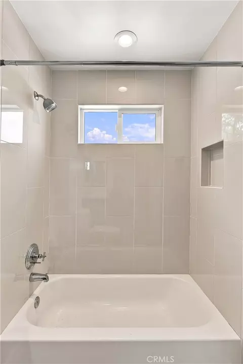 Bath - 243 E Home, Long Beach, CA 90805 photo 7 of 7