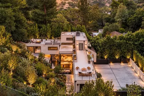 10443 Corfu Ln, Los Angeles, CA 90077
