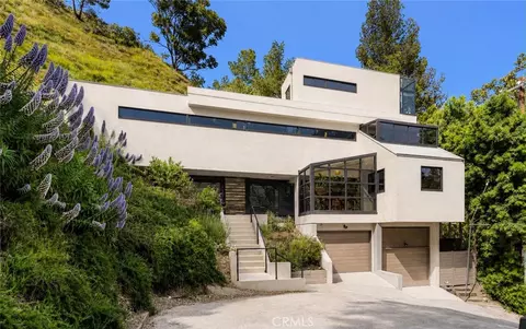 10443 Corfu Ln, Los Angeles, CA 90077