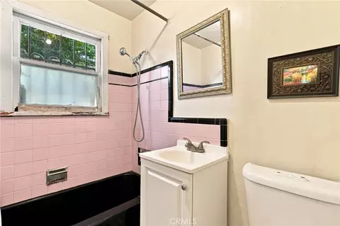Bath - 4630 E 52nd Pl, Maywood, CA 90270 photo 2 of 2