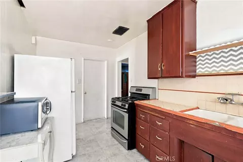 Kitchen - 4630 E 52nd Pl, Maywood, CA 90270 photo 1 of 6