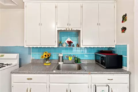 Kitchen - 4630 E 52nd Pl, Maywood, CA 90270 photo 5 of 6