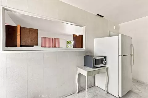 Kitchen - 4630 E 52nd Pl, Maywood, CA 90270 photo 6 of 6