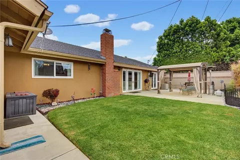 Exterior - 5210 E Canton St, Long Beach, CA 90815 photo 5 of 6