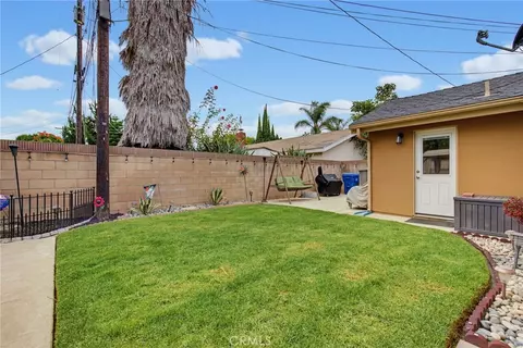 Exterior - 5210 E Canton St, Long Beach, CA 90815 photo 4 of 6