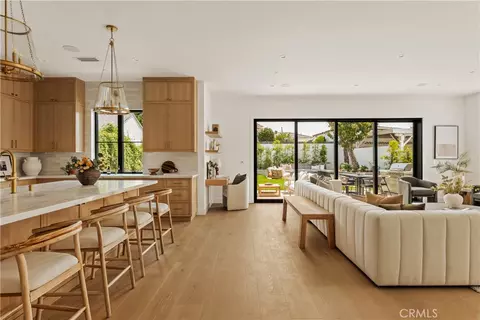 8344 Mcconnell, Los Angeles, CA 90045