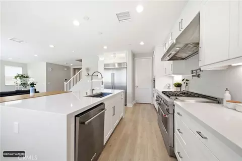 Kitchen - 27558 S Edgemont Dr, San Pedro, CA 90732 photo 2 of 4