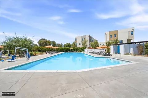 Exterior - 27558 S Edgemont Dr, San Pedro, CA 90732 photo 2 of 7