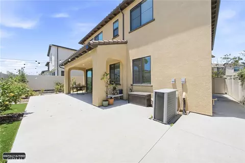Exterior - 27558 S Edgemont Dr, San Pedro, CA 90732 photo 5 of 7