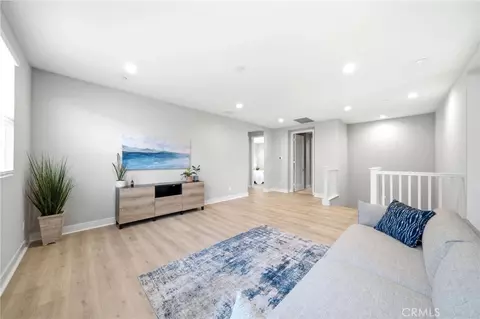 Entry Way - 27558 S Edgemont Dr, San Pedro, CA 90732 photo 4 of 7
