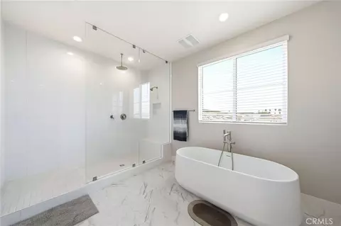 Bath - 27558 S Edgemont Dr, San Pedro, CA 90732 photo 4 of 5