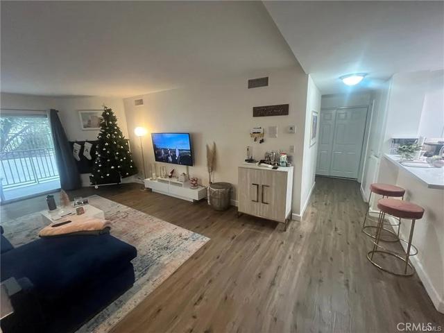 1230 Horn #417, West Hollywood, CA 90069