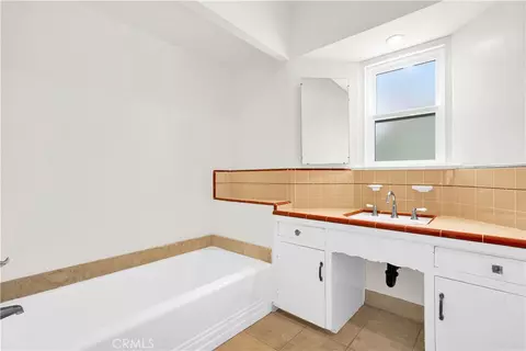 Bath - 836 Grant Ave, Glendale, CA 91202 photo 2 of 2