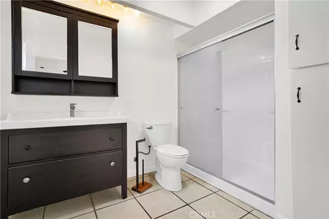 Bath - 836 Grant Ave, Glendale, CA 91202 photo 1 of 2