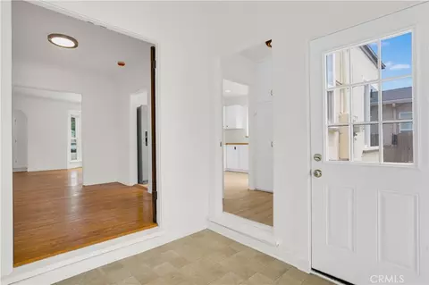 Entry Way - 836 Grant Ave, Glendale, CA 91202 photo 3 of 4