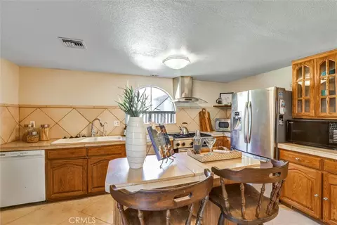 Kitchen - 19603 Enslow, Carson, CA 90746 photo 3 of 3
