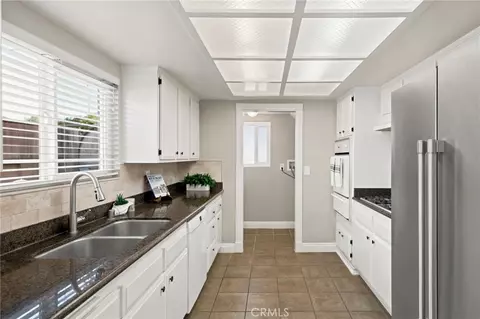 Kitchen - 2703 Rockefeller #1, Redondo Beach, CA 90278 photo 5 of 7