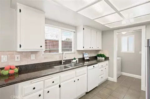 Kitchen - 2703 Rockefeller #1, Redondo Beach, CA 90278 photo 6 of 7