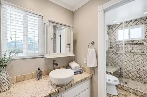 Bath - 2703 Rockefeller #1, Redondo Beach, CA 90278 photo 2 of 9