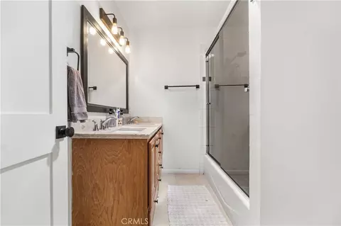 Bath - 1208 S Stoneacre, Compton, CA 90221 photo 2 of 2