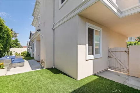 Exterior - 2115 Pullman Ln #B, Redondo Beach, CA 90278 photo 2 of 2