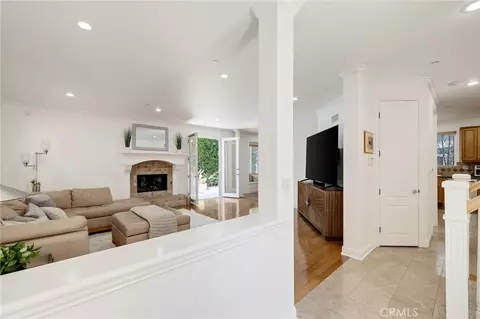 Entry Way - 2115 Pullman Ln #B, Redondo Beach, CA 90278 photo 2 of 5