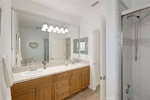 Bath - 2115 Pullman Ln #B, Redondo Beach, CA 90278 photo 2 of 3
