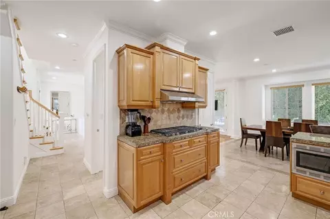 Entry Way - 2115 Pullman Ln #B, Redondo Beach, CA 90278 photo 4 of 5