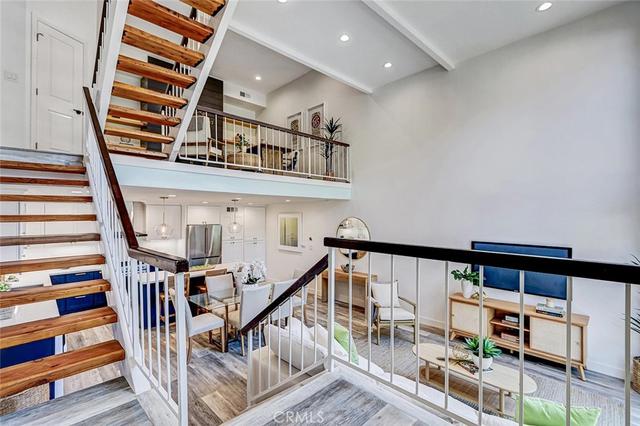 984 Granville, Los Angeles, CA 90049