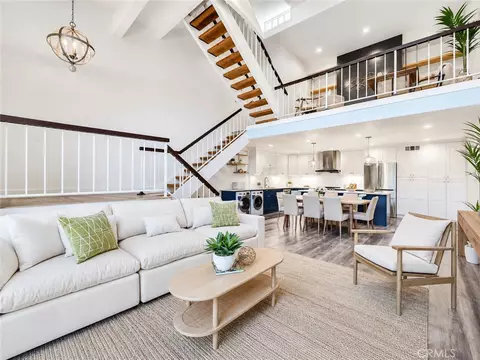 984 Granville, Los Angeles, CA 90049