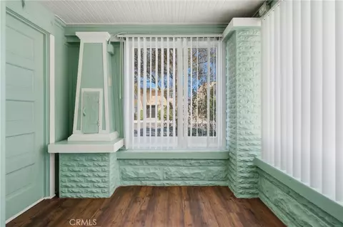 Exterior - 724 Elm Ave, Long Beach, CA 90813 photo 5 of 10