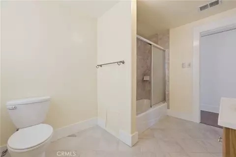 Bath - 724 Elm Ave, Long Beach, CA 90813 photo 5 of 5