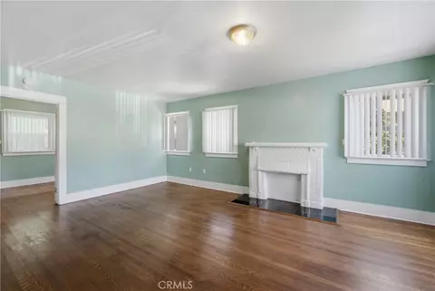 Living - 724 Elm Ave, Long Beach, CA 90813 photo 4 of 6