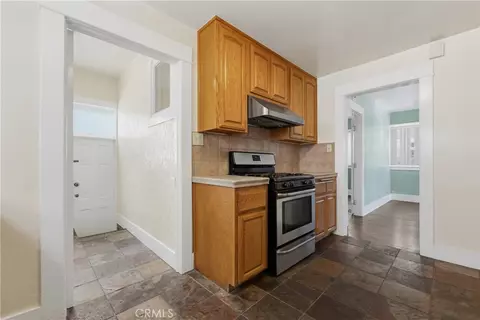 Entry Way - 724 Elm Ave, Long Beach, CA 90813 photo 2 of 5