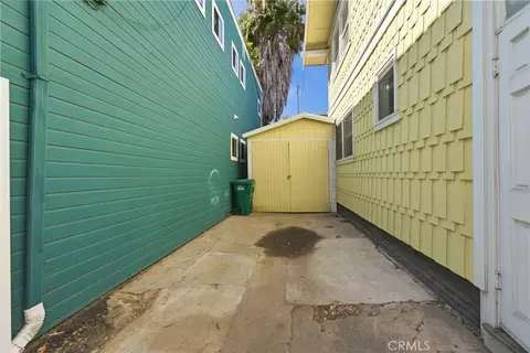 Exterior - 724 Elm Ave, Long Beach, CA 90813 photo 6 of 10