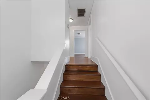Entry Way - 724 Elm Ave, Long Beach, CA 90813 photo 4 of 5