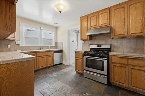 Kitchen - 724 Elm Ave, Long Beach, CA 90813 photo 1 of 4