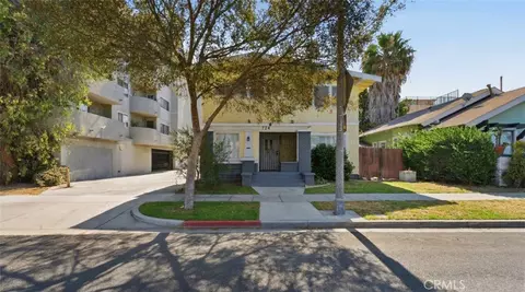 Exterior - 724 Elm Ave, Long Beach, CA 90813 photo 1 of 10