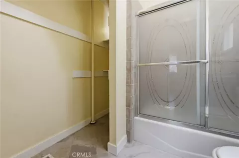 Bath - 724 Elm Ave, Long Beach, CA 90813 photo 1 of 5
