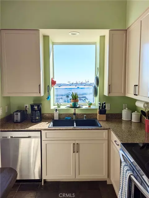 Kitchen - 388 E Ocean, Long Beach, CA 90802 photo 4 of 4