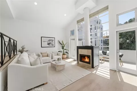 721 3rd St, Hermosa Beach, CA 90254