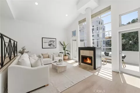 721 3rd St, Hermosa Beach, CA 90254
