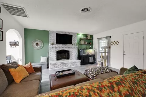 Living - 9834 N Live, Live Oak, CA 95953 photo 3 of 4