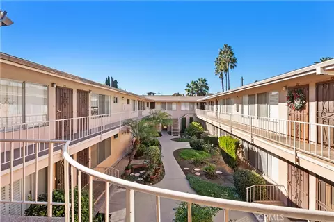 Exterior - 527 Cedar Ave #2E, Long Beach, CA 90802 photo 4 of 4