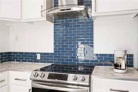 Kitchen - 527 Cedar Ave #2E, Long Beach, CA 90802 photo 2 of 2