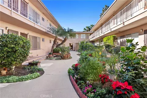 Exterior - 527 Cedar Ave #2E, Long Beach, CA 90802 photo 2 of 4
